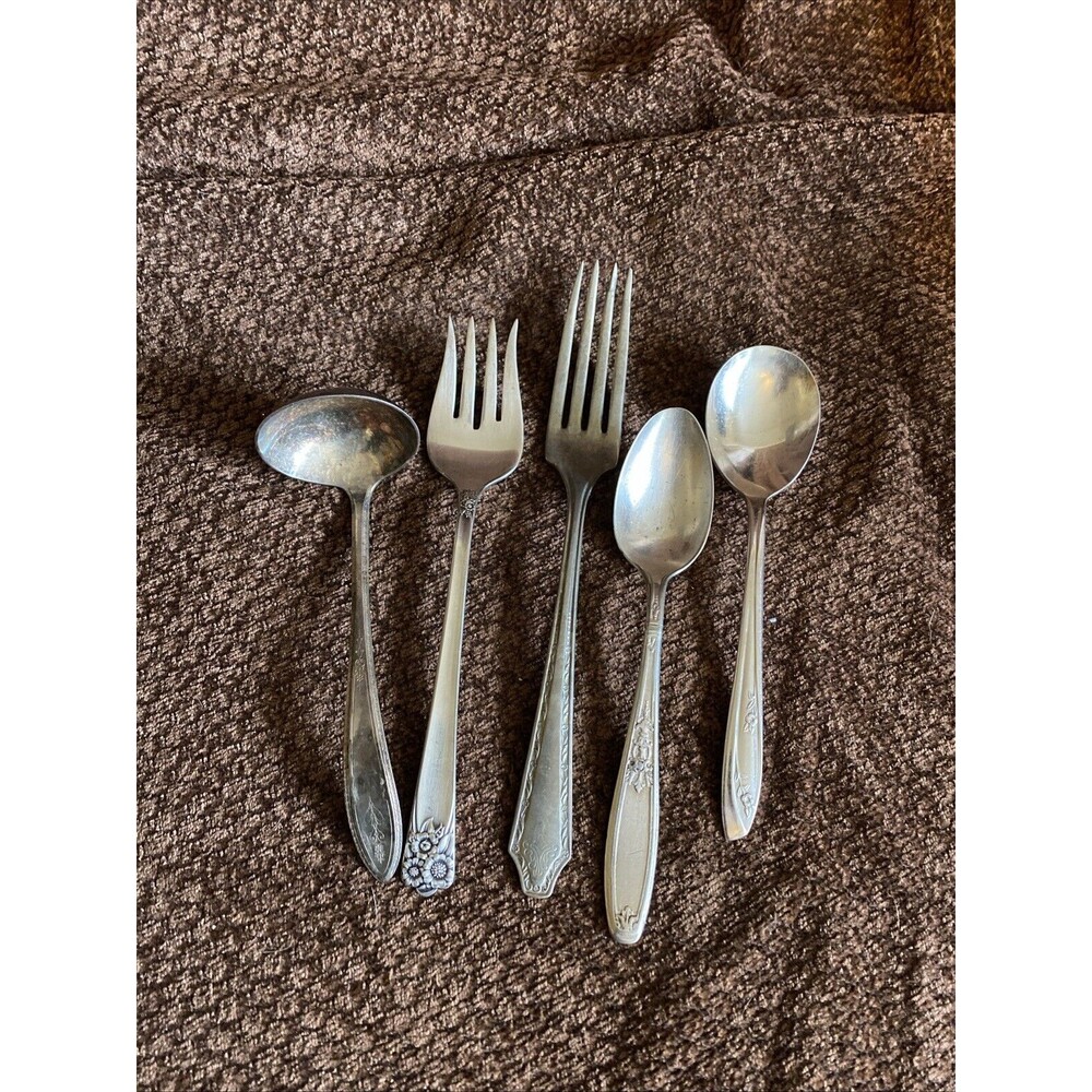 Mixed lot Wm Rogers I S Flatware and Ladle